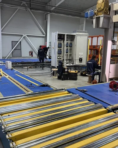 Cardboard cutouts palletizing line